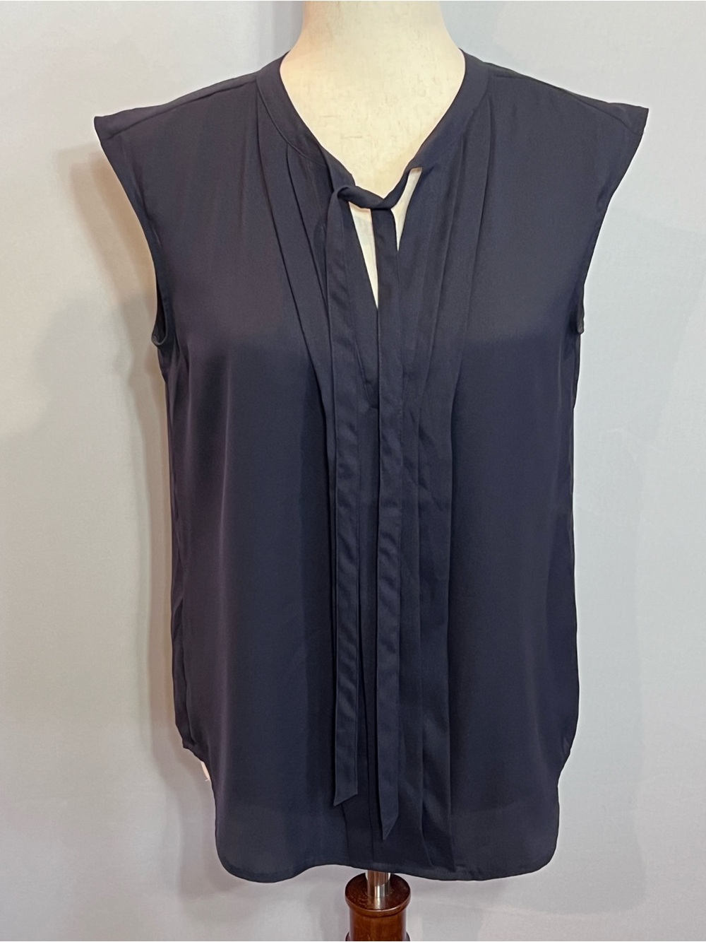 Ann Taylor Navy Sleeveless Pleated V-Neck Blouse